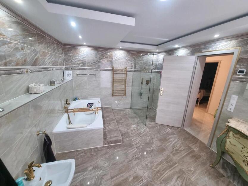 Haus mit Einliegerwohnung, Garage,Blick ins Grüne, Super Lage, zimmer