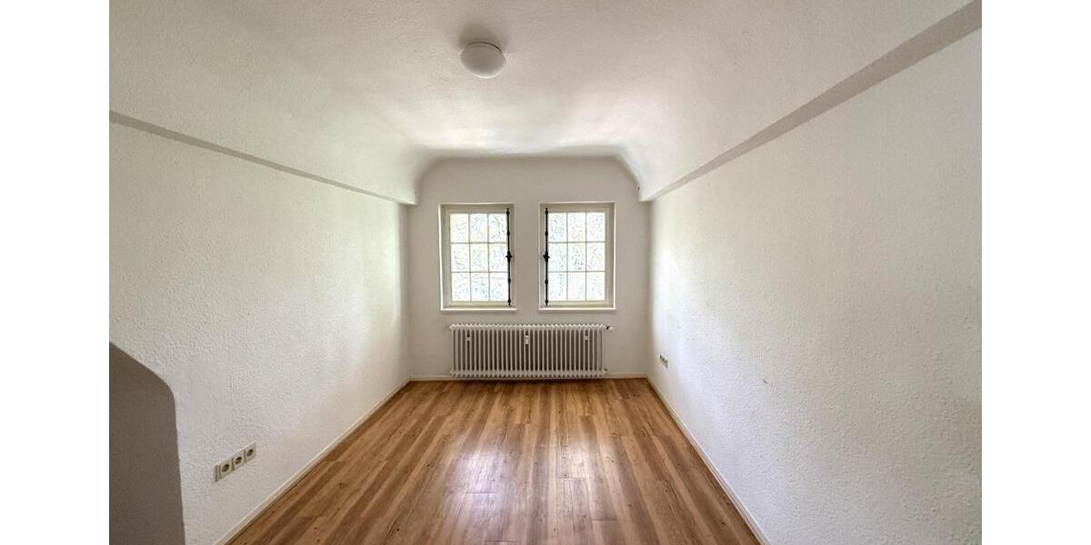 Villa Gelsenkirchen Buer - 12 Zimmer, 310 m&sup2;, 3.200&euro; | Angebot:22985202