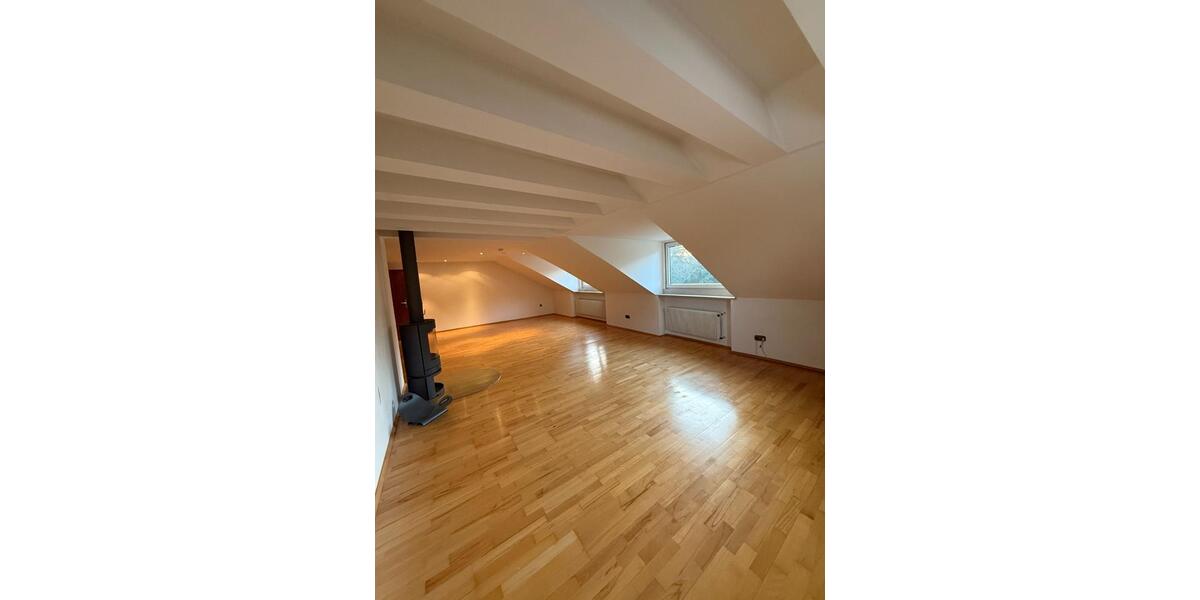 Dachgeschoßwohnung Oberhausen - 3.5 Zimmer, 80 m&sup2;, 660&euro; | Angebot:25143759
