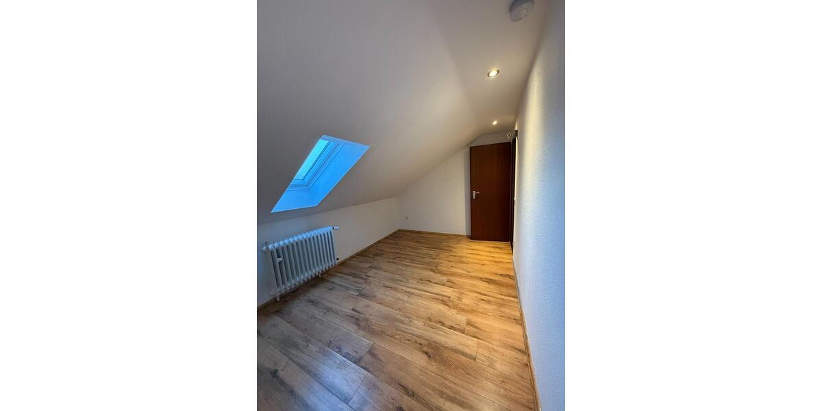 Dachgeschoßwohnung Oberhausen - 3.5 Zimmer, 80 m&sup2;, 660&euro; | Angebot:25143759