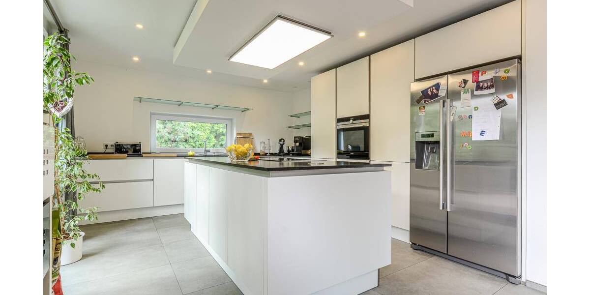 Ein Familien-Wohntraum wird wahr * Freistehendes, kernsaniertes und aufgestocktes EFH * keine Dachschrägen * hochwert... 6 zimmer