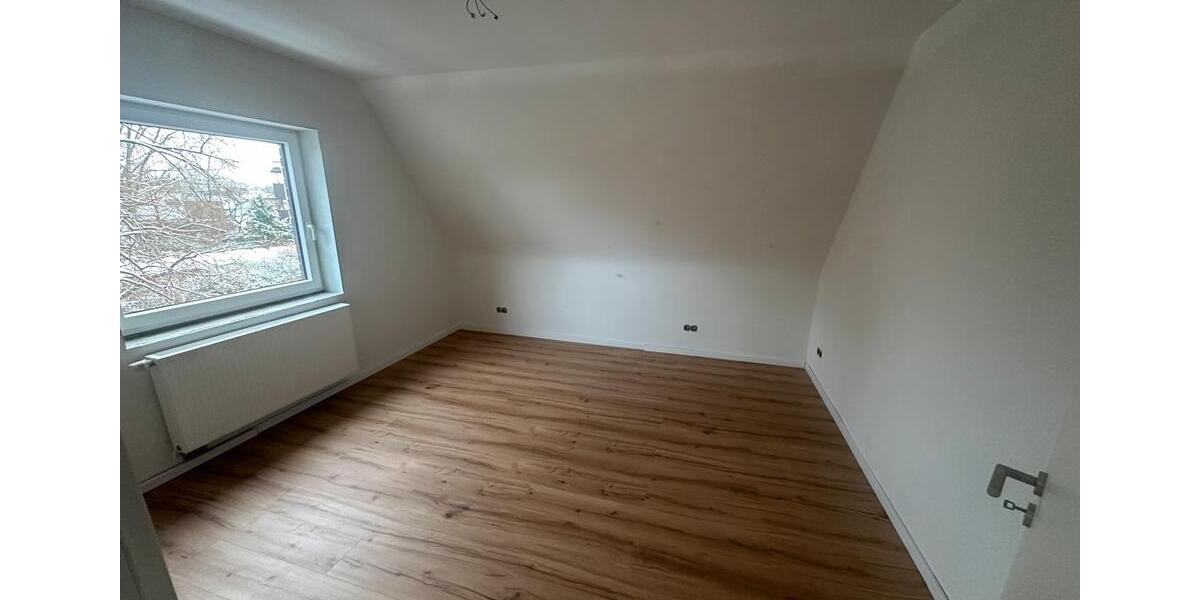 Dachgeschoßwohnung Oberhausen Alsfeld - 3.5 Zimmer, 83 m&sup2;, 908&euro; | Angebot:24631691
