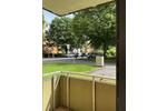 Erdgeschoßwohnung mit 2 Zimmern und Balkon in ruhiger, grüner Lage