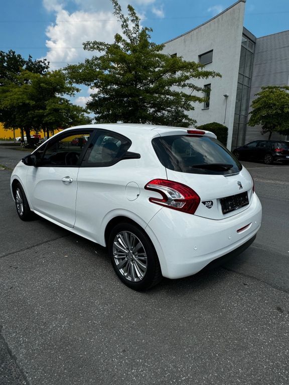 Peugeot 208 128.000 km 4.300 € Bergkamen 59192