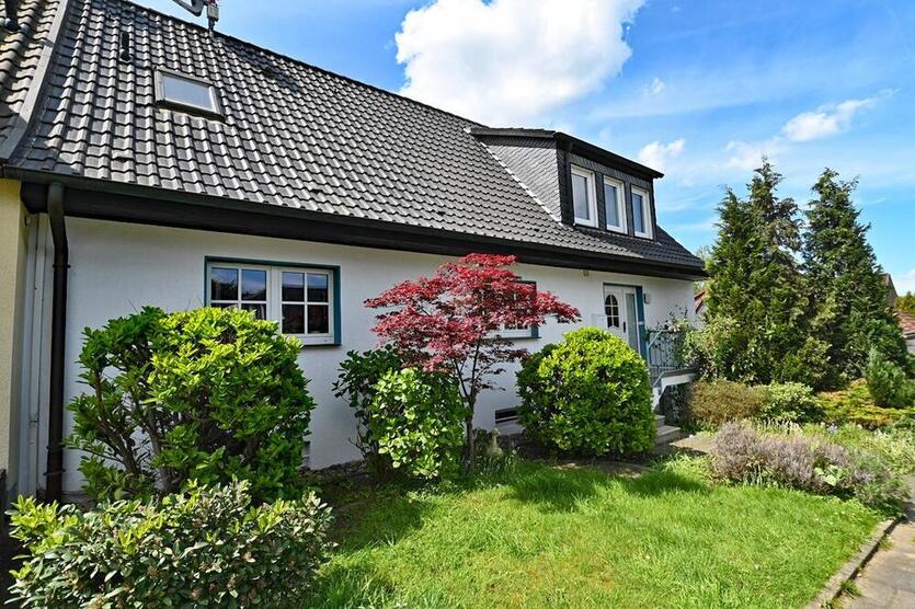 Saarner Bestlage! Charmanter, einseitig angebauter Familienplatz mit Garten, Garage & Kamin