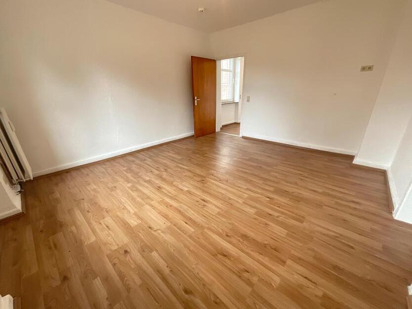 Große 3 Zimmerwohnung in historischem Haus zimmer