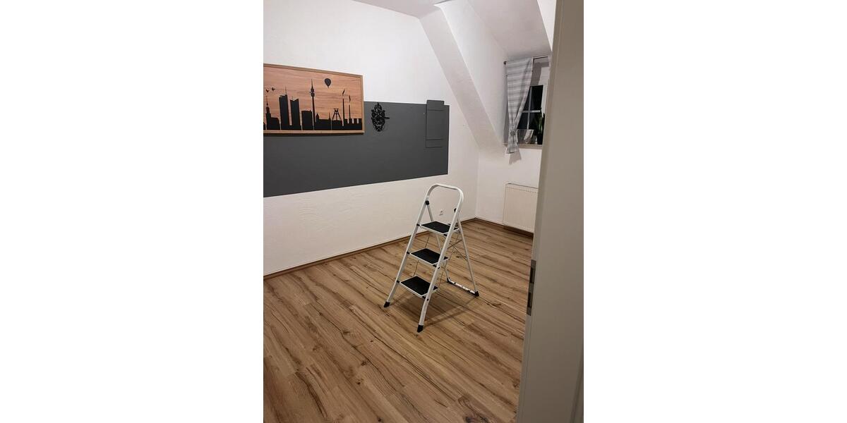 Reihenmittelhaus-modernisiert, gemütlich mit Garten und 2 Garagen 4 zimmer