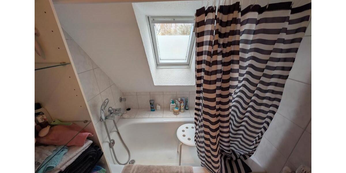 Dachgeschoßwohnung Bochum Querenburg - 3 Zimmer, 68 m&sup2;, 680&euro; | Angebot:26003605