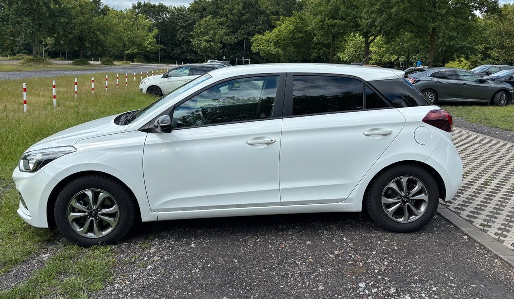 Hyundai i20 31.786 km 14.800 &euro; Gelsenkirchen 45894