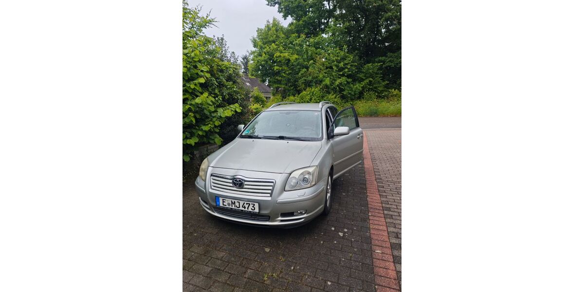 Toyota Avensis 224.728 km 2.500 &euro; Essen 45277