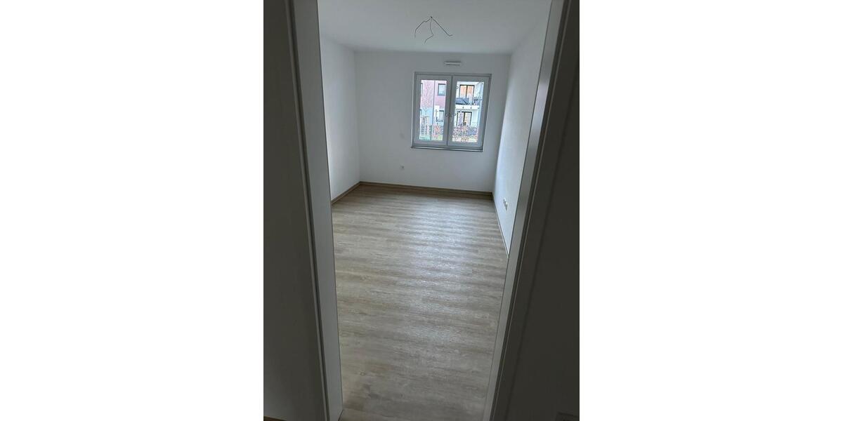 Erdgeschoßwohnung Essen Stadtbezirk VI - 3 Zimmer, 97 m&sup2;, 1.260&euro; | Angebot:25234458