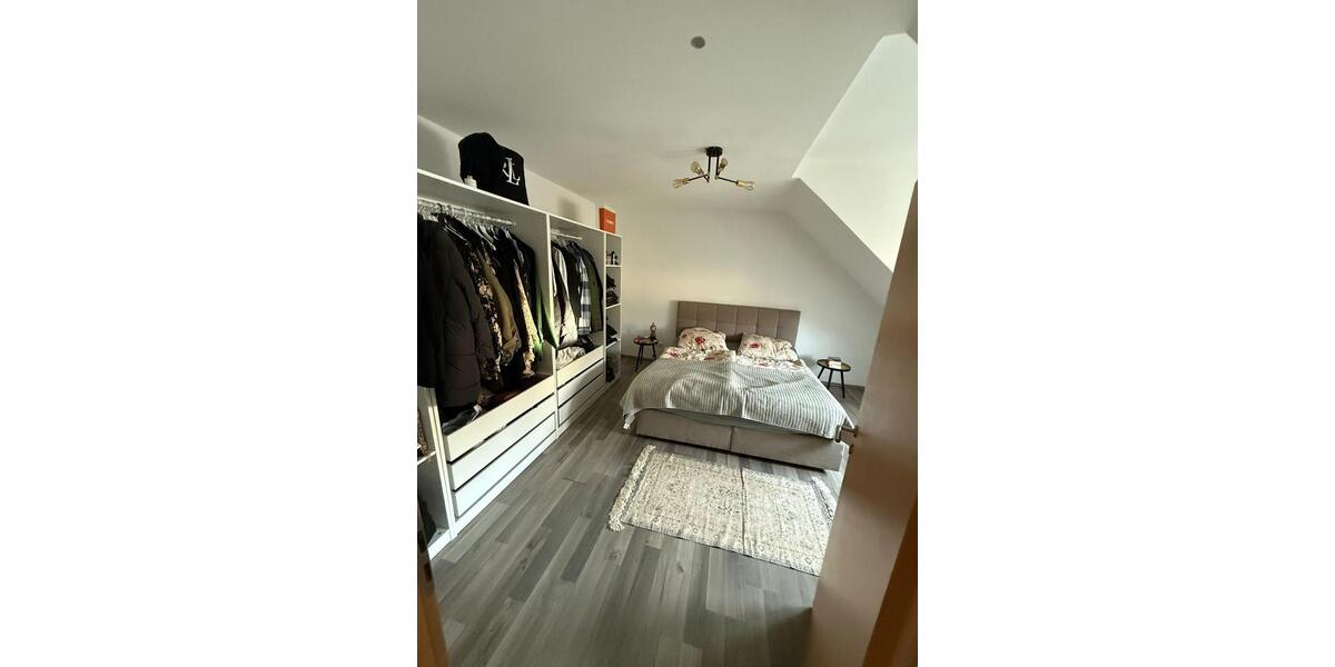 Dachgeschoßwohnung Gelsenkirchen Gelsenkirchen-Mitte - 3 Zimmer, 90 m&sup2;, 700&euro; | Angebot:24671223