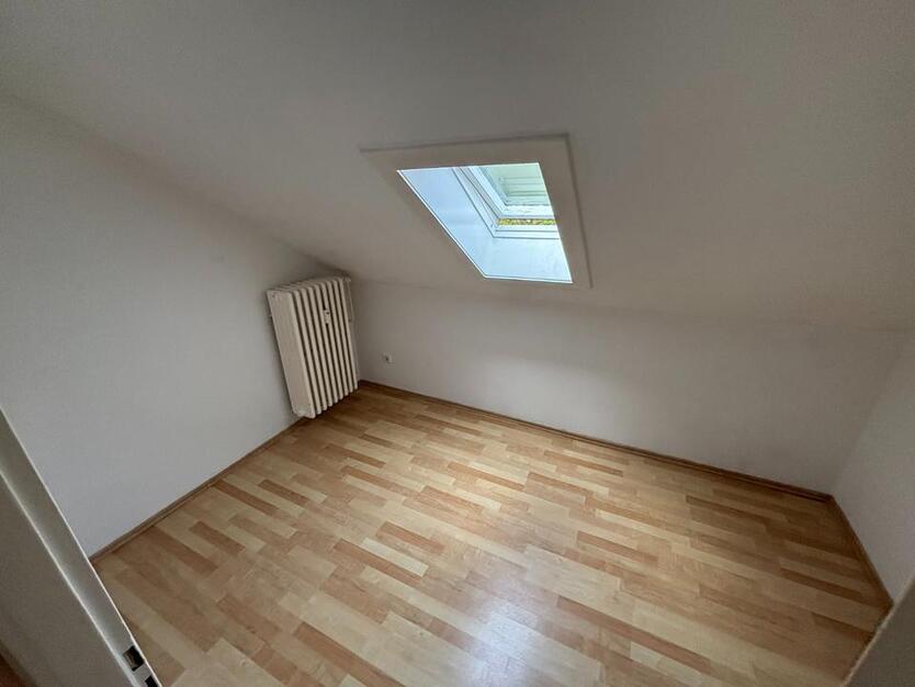 Zwei Zimmer- Wohnung im Dachgeschoss zimmer