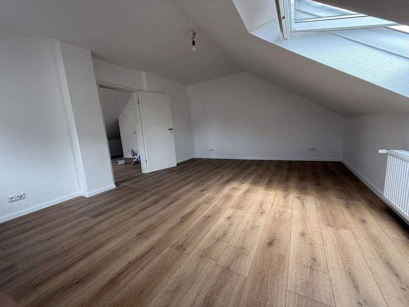 Frisch sanierte 44 m² Dachgeschoss-Singlewohnung - nur 3 Min. zum Phoenixsee, Dortmund-Schüren 2 zimmer