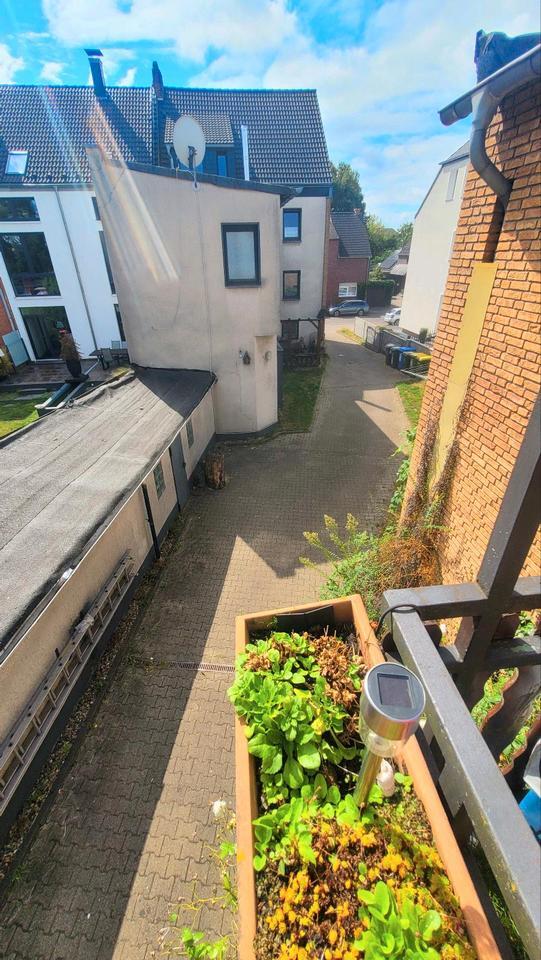 Freie 4 Zimmer-EG-Wohnung +Mieteinnahmen von 4 Wohnungen+4Garagen zimmer