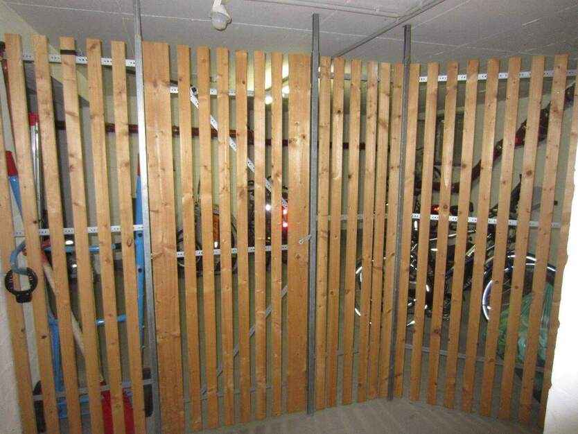 58456 WITTEN-HERBEDE-VORMHOLZ, AM WALDRAND GELEGEN, HELLE, MODERNE EIGENTUMSWOHNUNG MIT BALKON, AUFZUG, TIEFGARAGEN-STELLPLATZ, ZU VERKAUFEN ! 3 zimmer