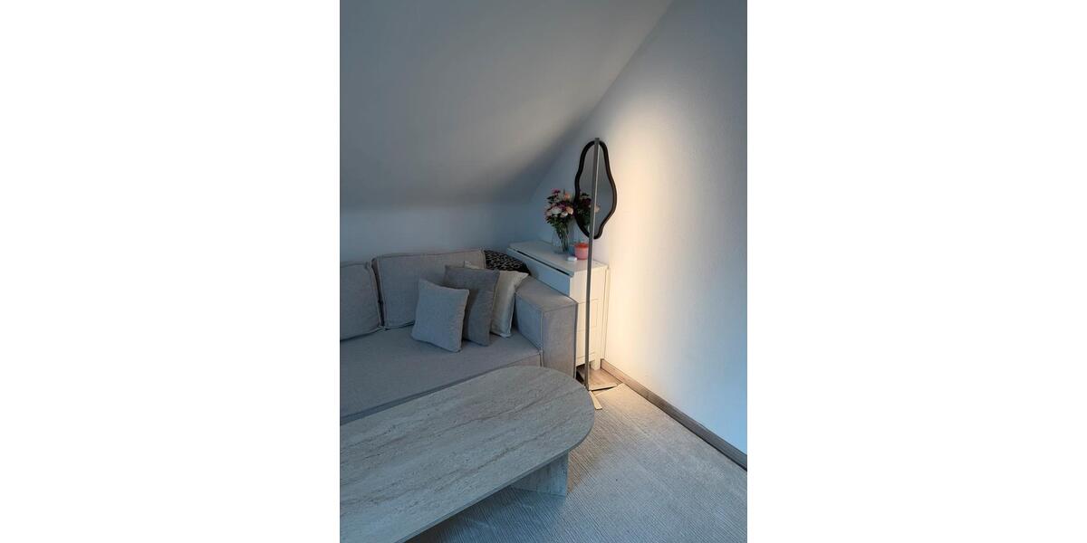 Dachgeschoßwohnung Oberhausen Rothebusch - 2.5 Zimmer, 60 m&sup2;, 600&euro; | Angebot:24850380