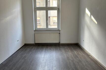 Schöne Altbauwohnung, 2,5 Z. Balkon Badew. Regenwasserd. Pelmke zimmer