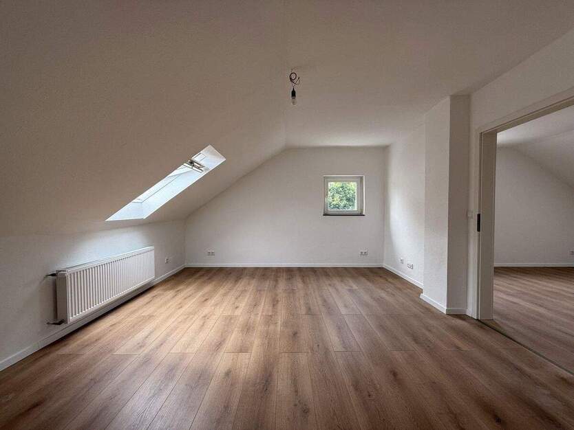 Frisch sanierte 44 m² Dachgeschoss-Singlewohnung - nur 3 Min. zum Phoenixsee, Dortmund-Schüren 2 zimmer