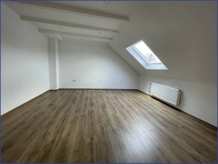 Top renovierte Dachgeschoßwohnung in Marl!