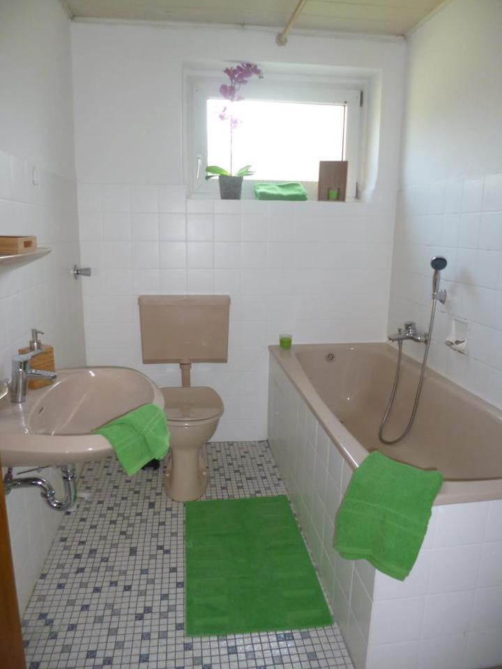 Bezugsfertige 2-Zimmer-Wohnung in Waltrop Stadtmitte frei, mit Tapete und Laminatboden zimmer