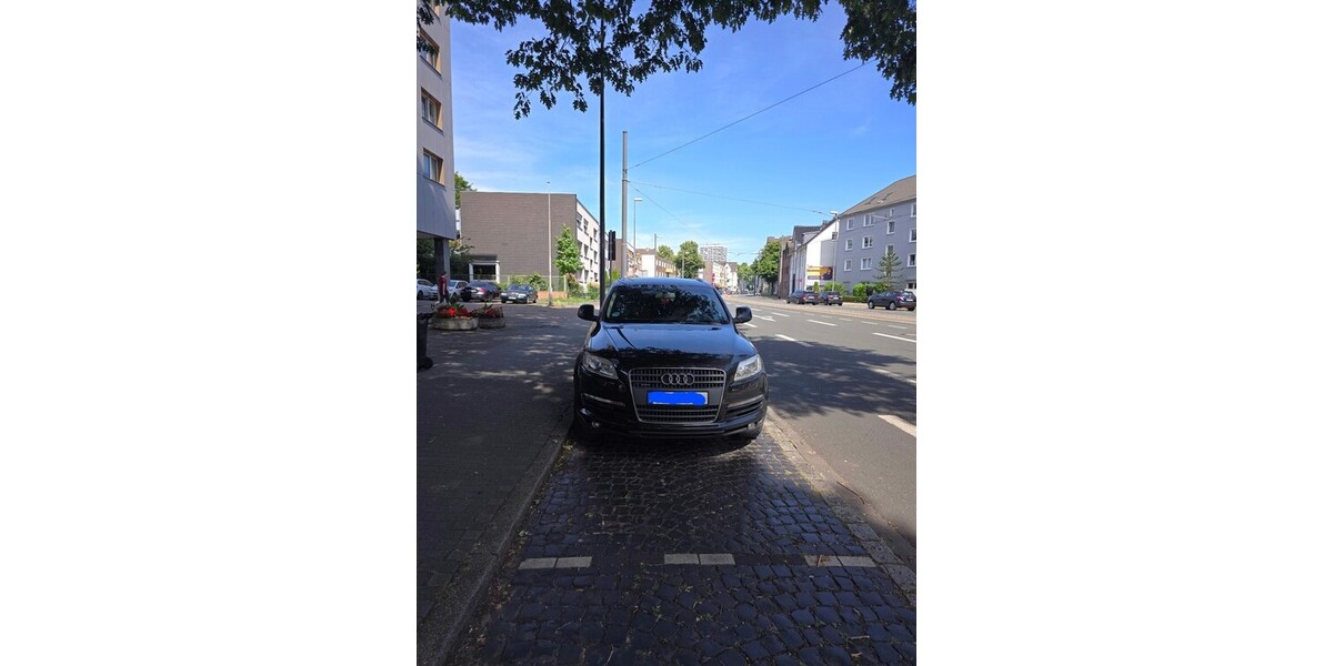 Audi Q 7 238.600 km 9.900 € Essen 45121