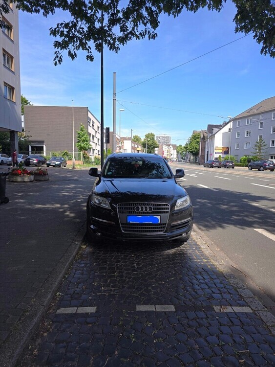 Audi Q 7 238.600 km 9.900 € Essen 45121