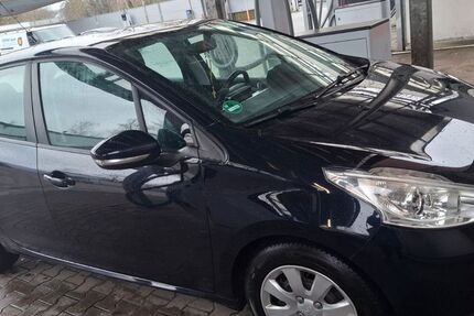 Peugeot 208 110.000 km 4.800 &euro; Essen 45307