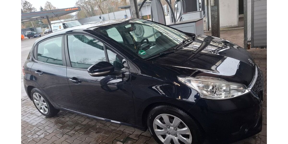 Peugeot 208 110.000 km 4.800 &euro; Essen 45307