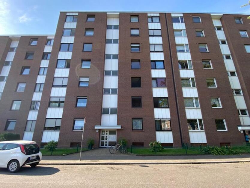 Gepflegte Eigentumswohnung mit Balkon und Einbauküche zimmer