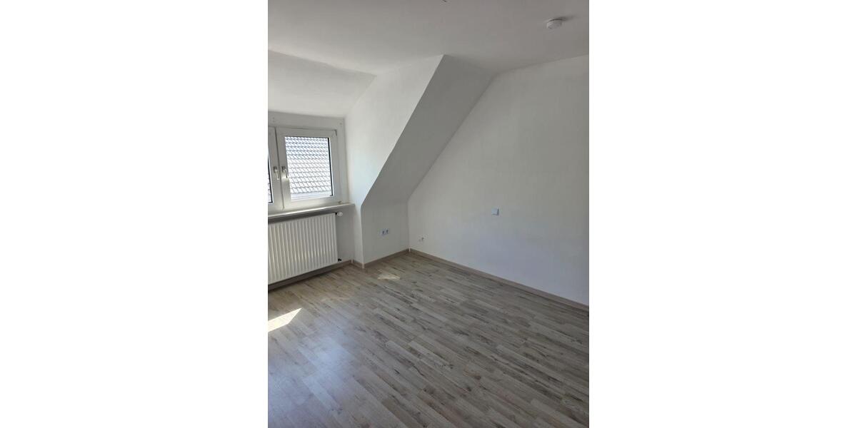 Dachgeschoßwohnung Lünen - 2.5 Zimmer, 50 m&sup2;, 500&euro; | Angebot:26386989