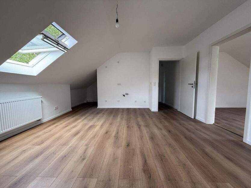 Frisch sanierte 44 m² Dachgeschoss-Singlewohnung - nur 3 Min. zum Phoenixsee, Dortmund-Schüren 2 zimmer