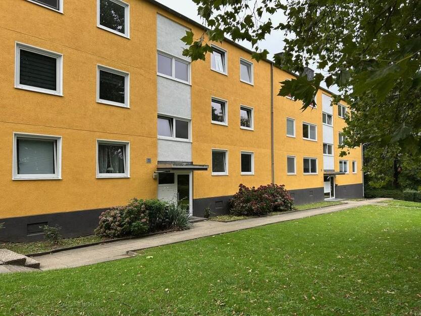 3 Zimmer, Balkon, 2 Obergeschoss in Sackgassenlage zimmer