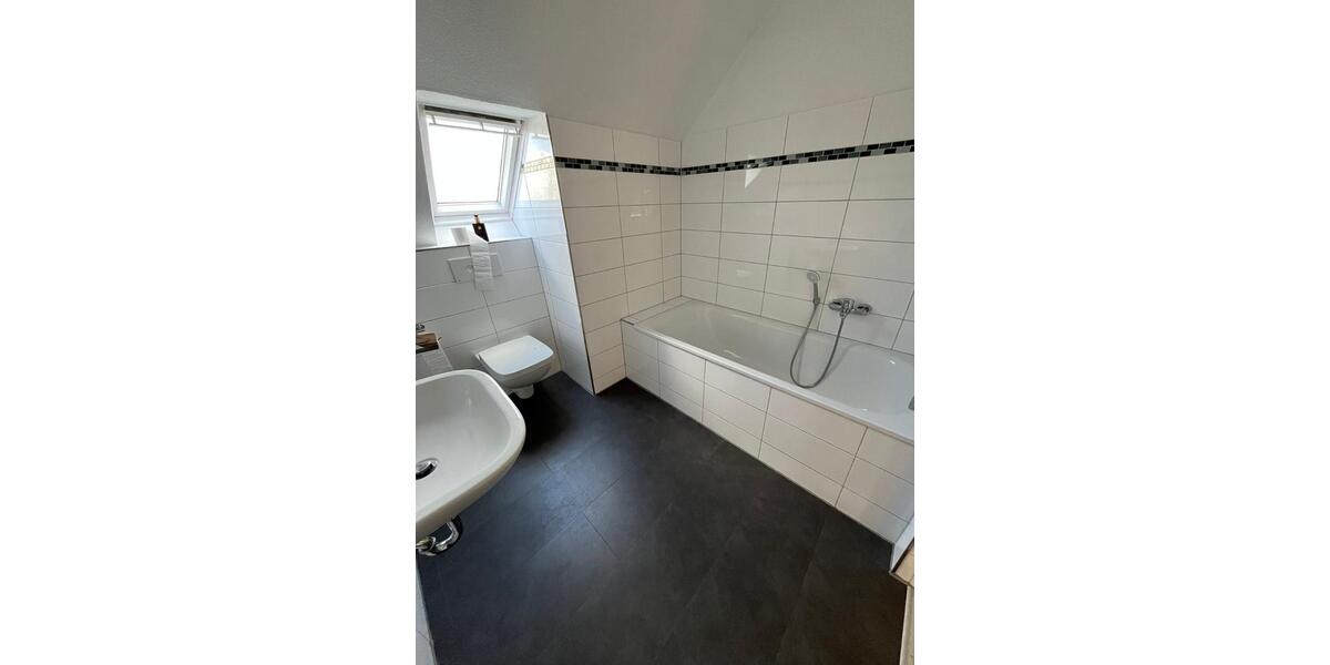 Dachgeschoßwohnung Bochum Höntrop - 4.5 Zimmer, 135 m&sup2;, 945&euro; | Angebot:26386976