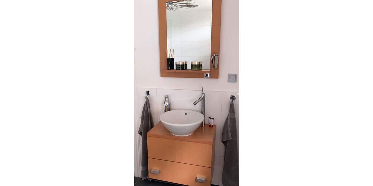 Wohnen und Arbeiten: Stilvolles Mehrfamilien- und Geschäftshaus mit großem Garten. 1 zimmer