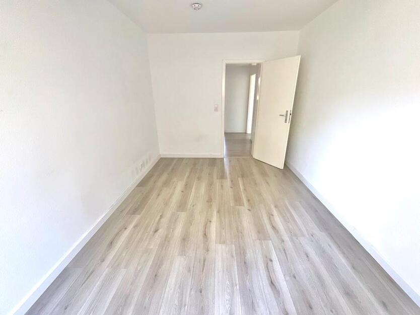 Schöne Erdgeschosswohnungwohnung mit 3 Zimmern und Balkon zimmer