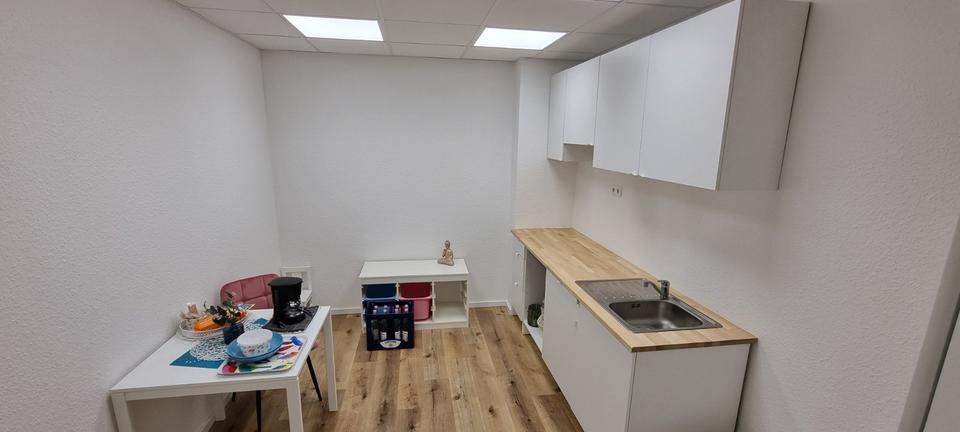 150qm² Praxis- oder Bürofläche zimmer