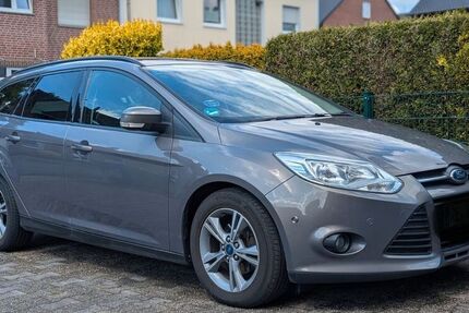 Ford Focus 208.215 km 2.958 &euro; Datteln 45711