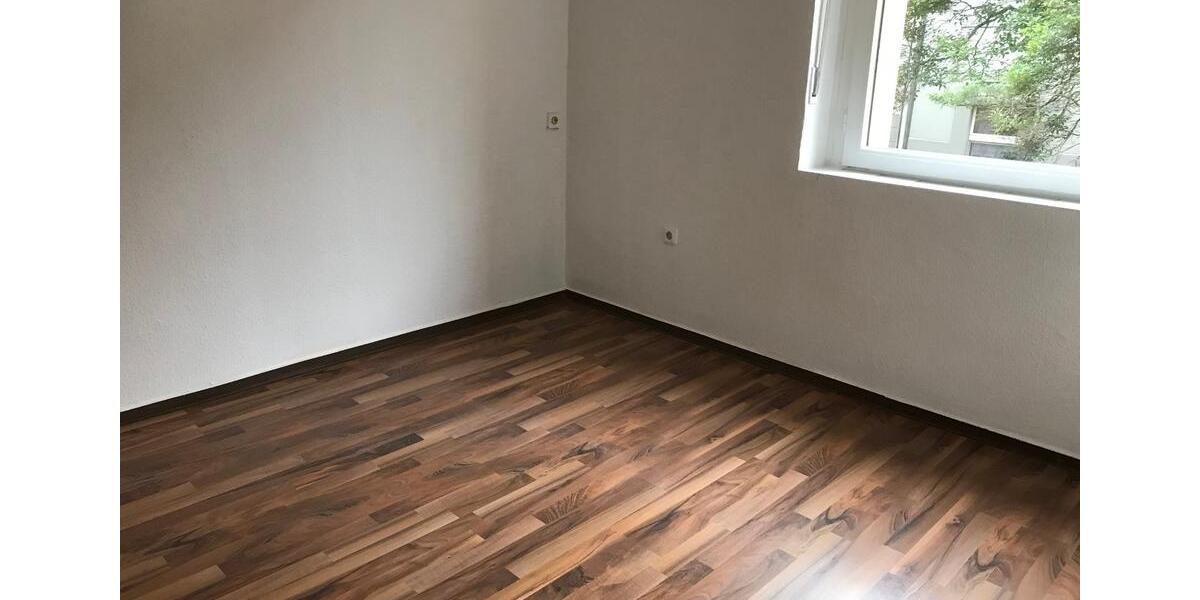 GE Rotth. 1OG 3 SZ + WZ + Küche + Bad + Korr + Keller 86 QM 5 zimmer