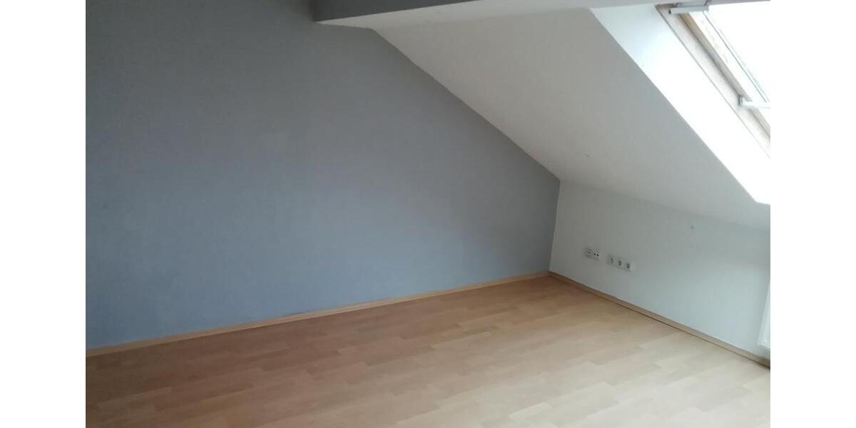 Dachgeschoßwohnung Oberhausen Alt-Oberhausen - 3 Zimmer, 72 m&sup2;, 450&euro; | Angebot:26278826