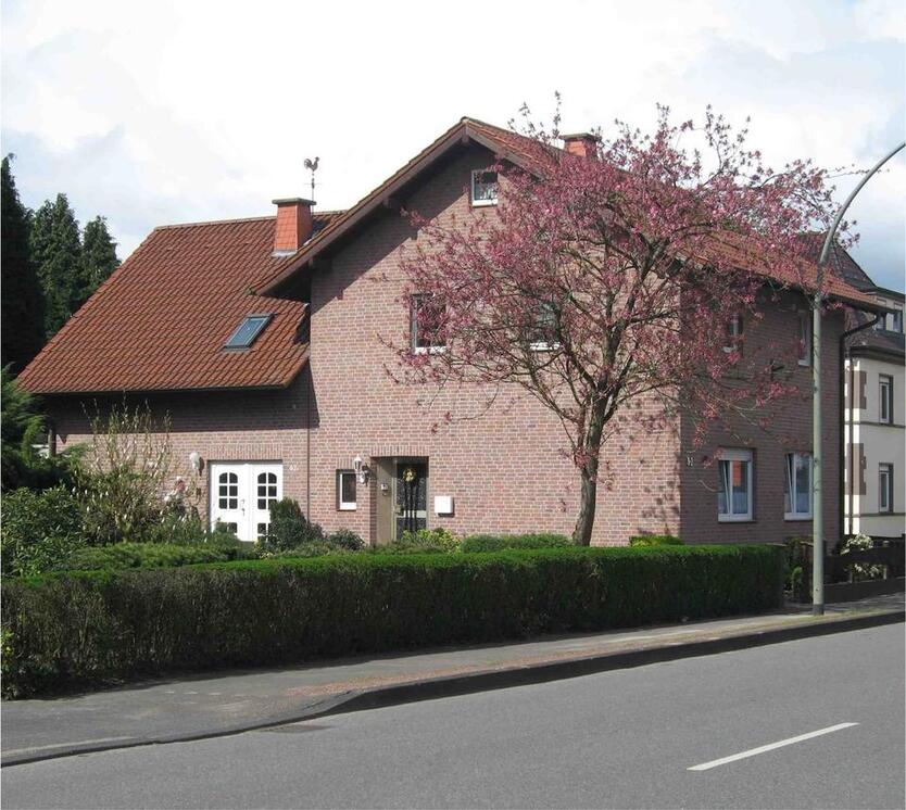 Zweifamilienhaus mit Ausbaupotential in zentraler Toplage zimmer