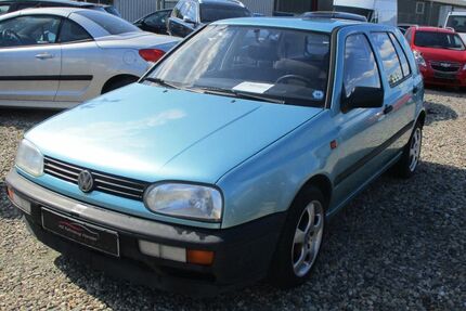 VW Golf 121.584 km 2.499 € Selm 59379