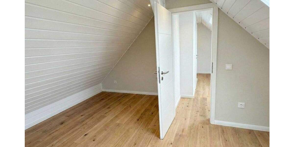 GEPFLEGTE DOPPELHAUSHÄLFTE MIT GARAGEN AUF GROßEM GRUNDSTÜCK IN DER MENGEDER HEIDE 6 zimmer