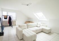 Helle Dachgeschoss Wohnung, Zentrale Lage