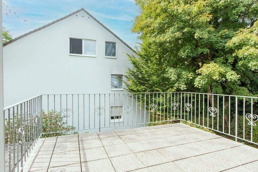 Blömker! Freistehendes Einfamilienhaus mit traumhaften Garten und zwei Garagen am Wittringer Wald! 4 zimmer