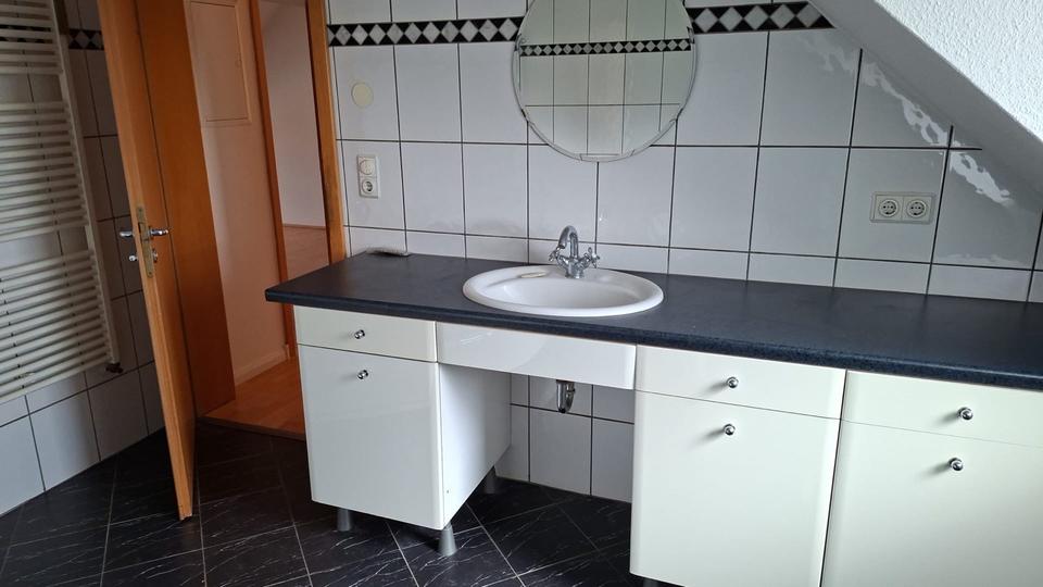 Dachgeschoßwohnung Bochum Günnigfeld - 2.5 Zimmer, 100 m&sup2;, 730&euro; | Angebot:26621352