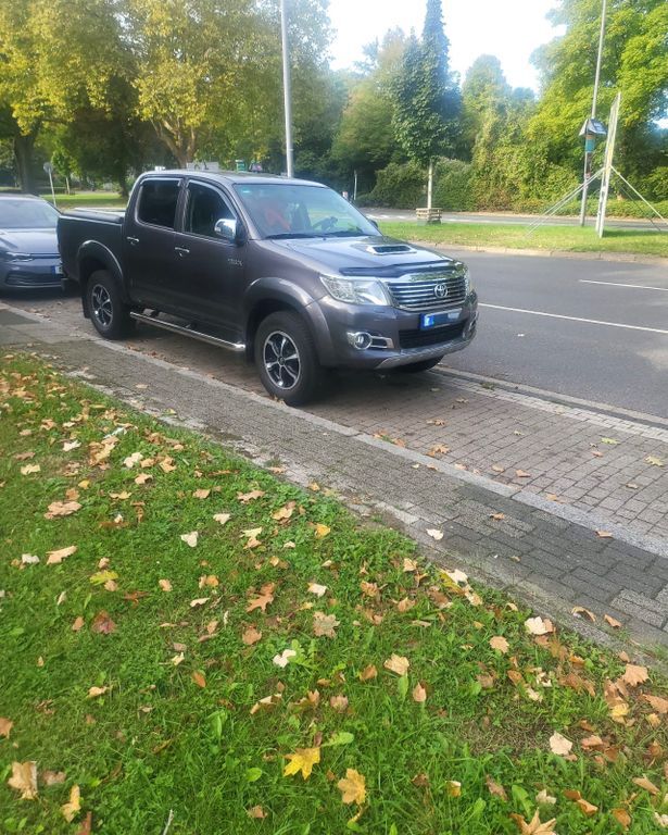 Toyota Hilux 182.821 km 22.999 € Essen 45147