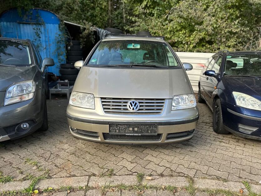 VW Sharan 186.661 km 1.499 € Essen 45145