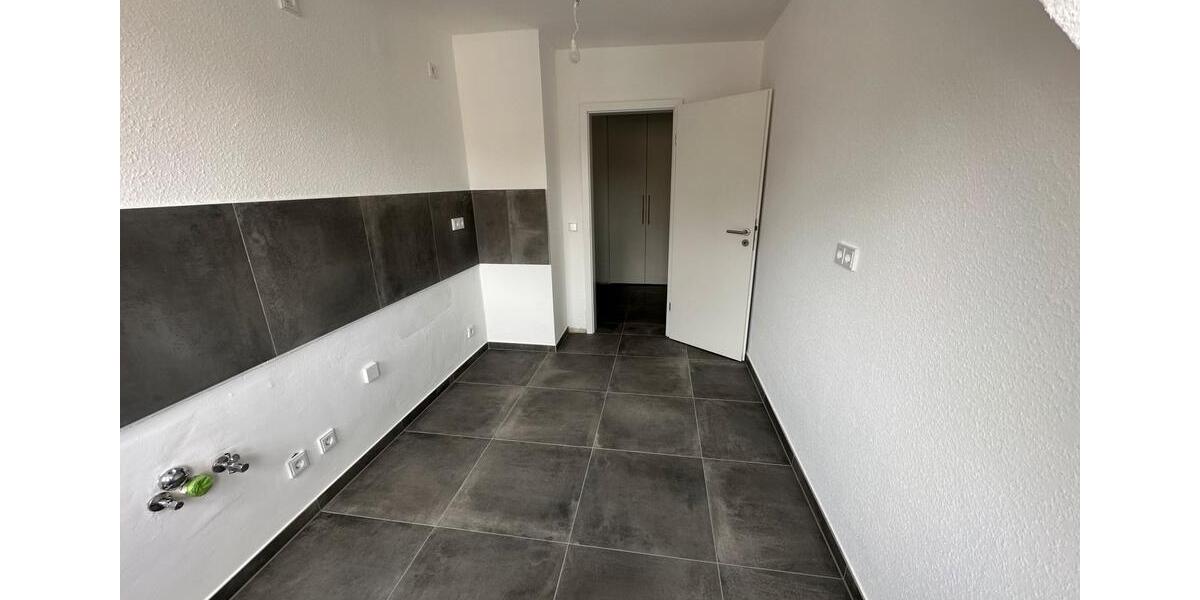 Dachgeschoßwohnung Essen Stadtbezirk II - 3 Zimmer, 74 m&sup2;, 1.250&euro; | Angebot:26101914