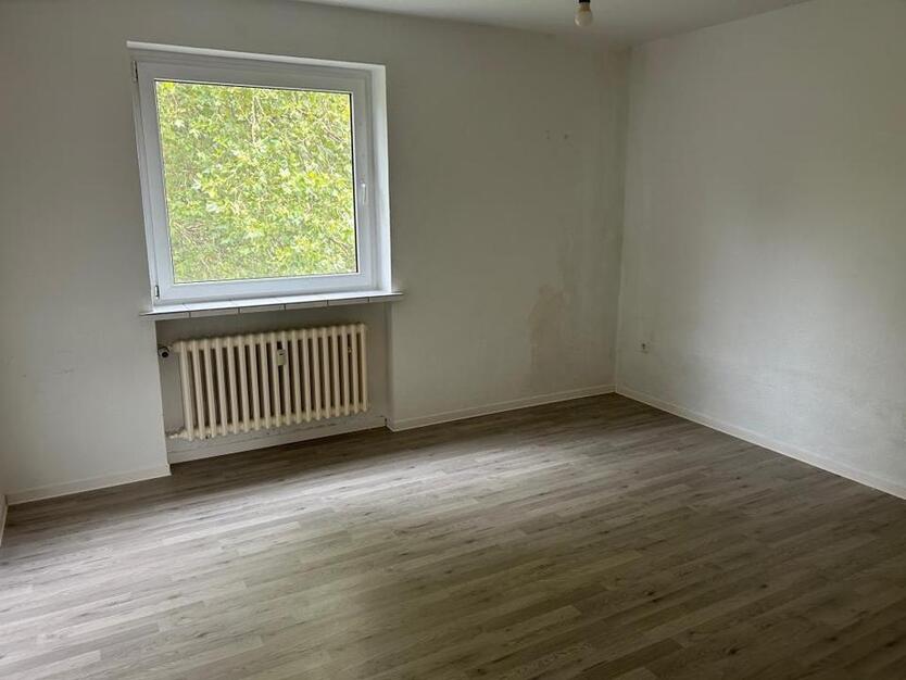 3 Zimmer, Balkon, 2 Obergeschoss in Sackgassenlage zimmer